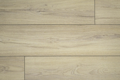 Замковый ламинат 100% натуральный, состоит из осины и березы 50/50, толщина 8 мм., водостойкий (72 часа защиты от воды), 34 класс износостойкости/AC6, ударопрочный. Структура D глубокие поры